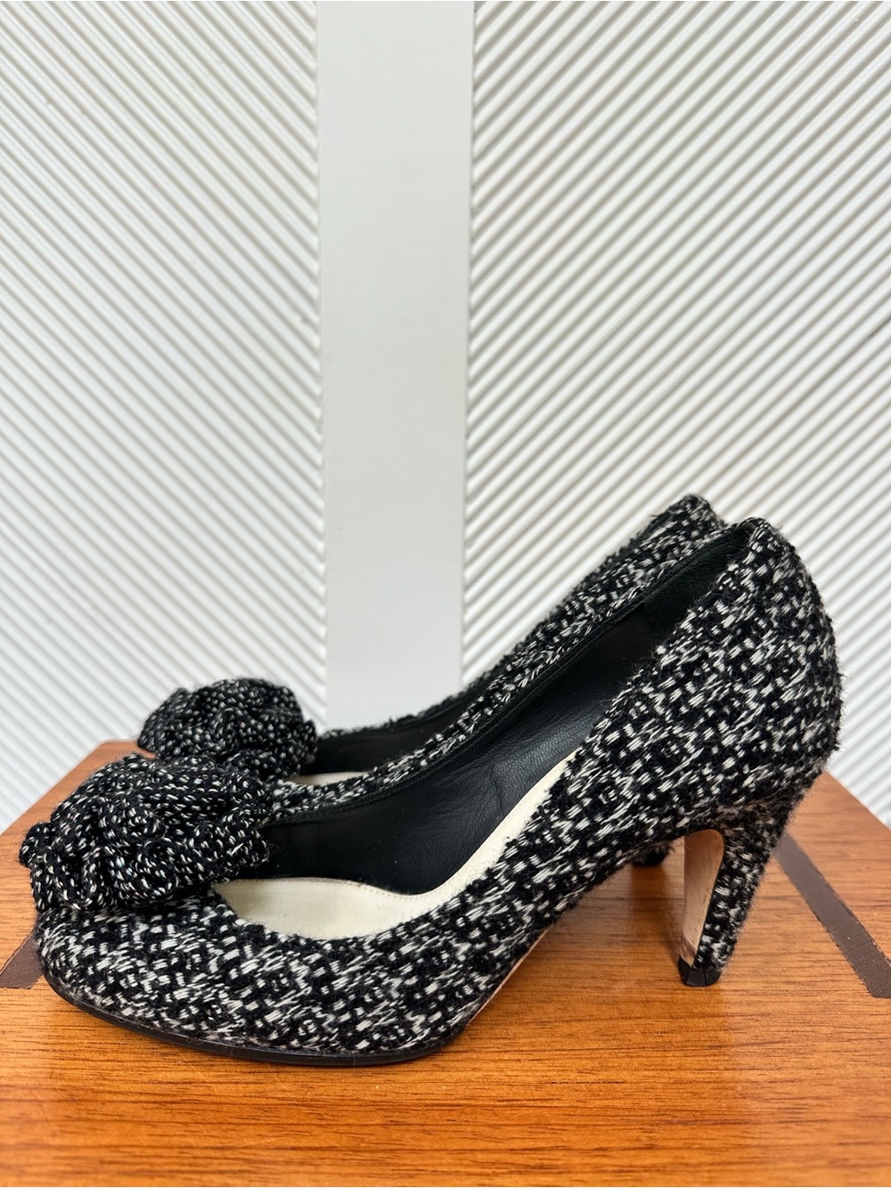 CHANEL Camellia Tweed Heels - Picture 2 of 12